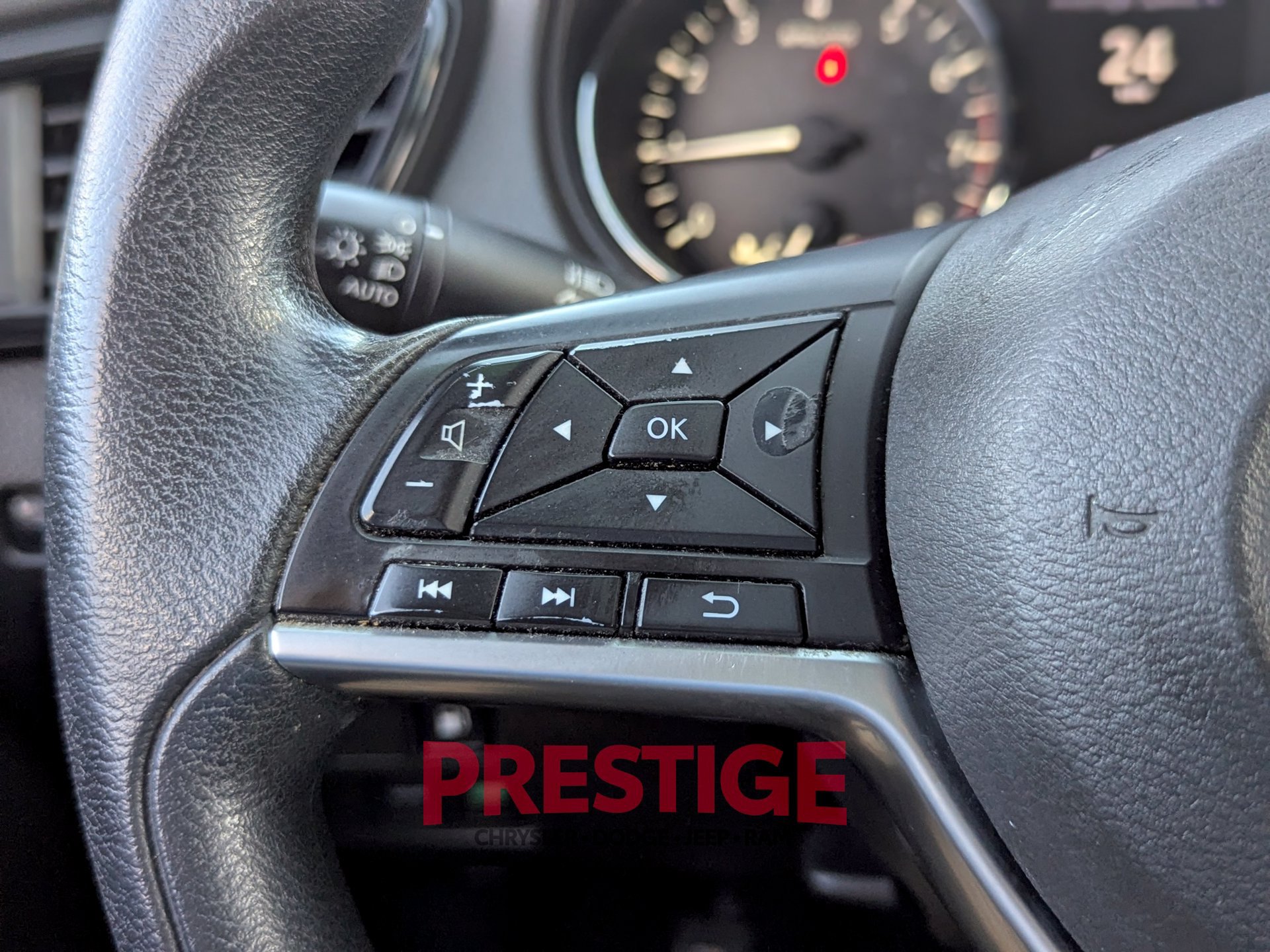 Used 2020 Nissan Rogue S FWD image 16