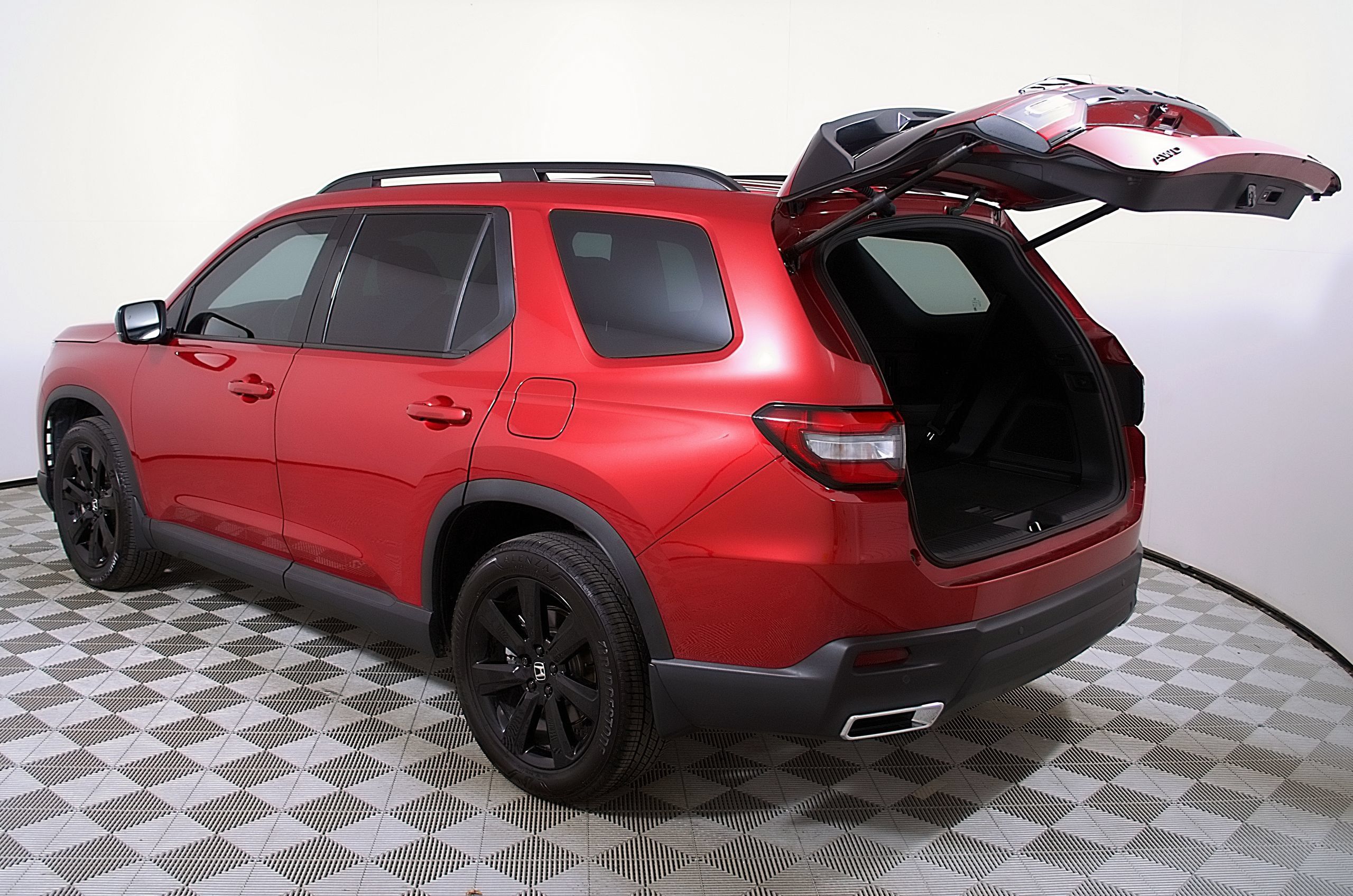 Used 2025 Honda Pilot Black Edition image 10