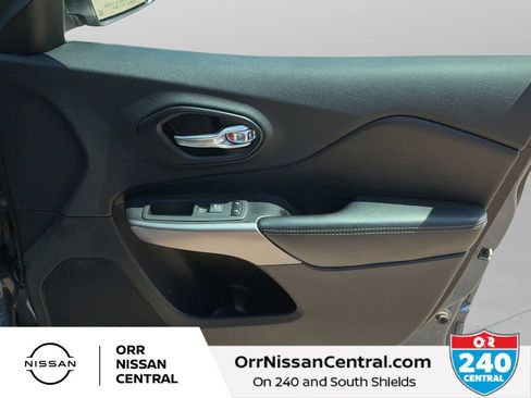 Used 2021 Jeep Cherokee Limited AWD/4WD image 10