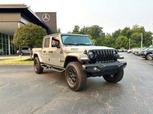 Used 2023 Jeep Gladiator Sport AWD/4WD image 1