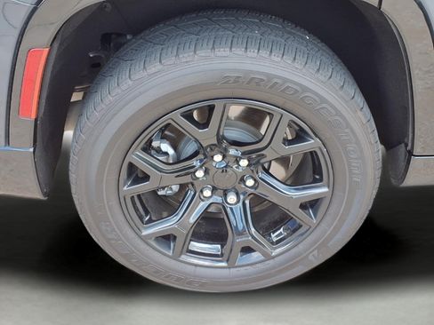 Used 2023 Jeep Wagoneer Series II AWD/4WD image 9