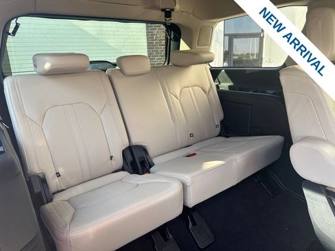 Used 2024 Ford Expedition Platinum AWD/4WD image 12
