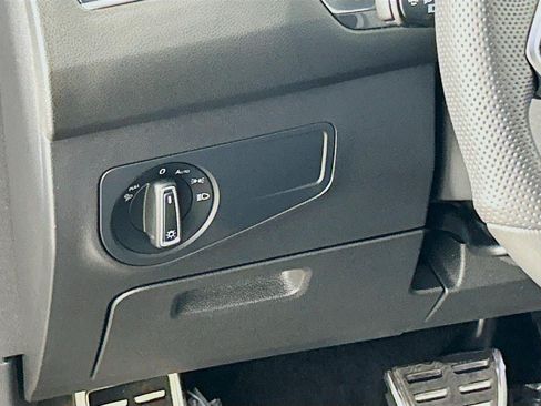 Certified 2022 Volkswagen Tiguan SEL R-Line AWD/4WD image 10