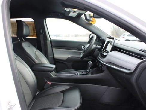 Used 2024 Jeep Compass Latitude AWD/4WD image 23