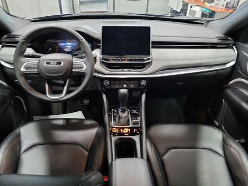 Used 2024 Jeep Compass Latitude AWD/4WD image 3