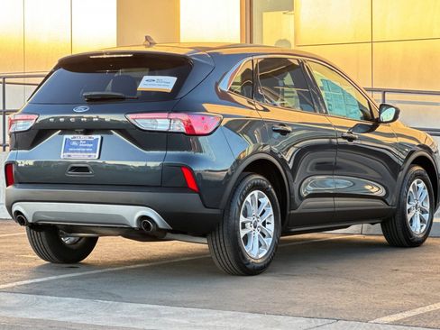 Certified 2022 Ford Escape SE w/ Convenience Package image 3