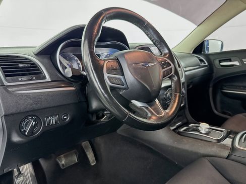 Used 2019 Chrysler 300 Touring w/ Sport Appearance Package image 20