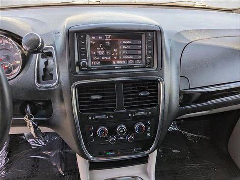 Used 2019 Dodge Grand Caravan SXT FWD image 13