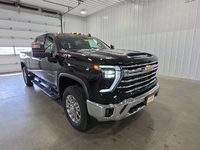 Used 2026 Chevrolet Silverado 3500 LTZ w/ LTZ Plus Package AWD/4WD image 2