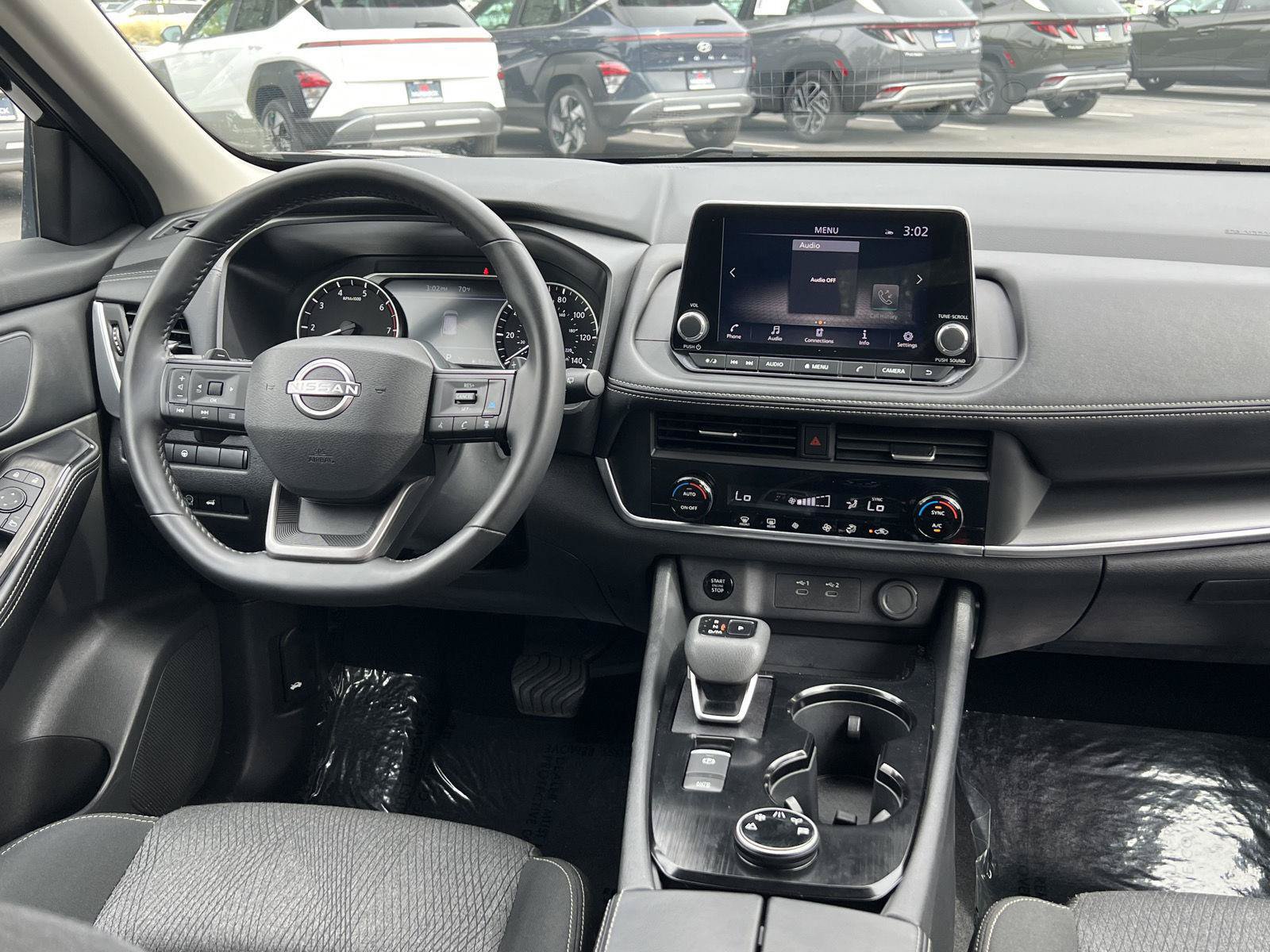 Used 2025 Nissan Rogue SV AWD/4WD image 7