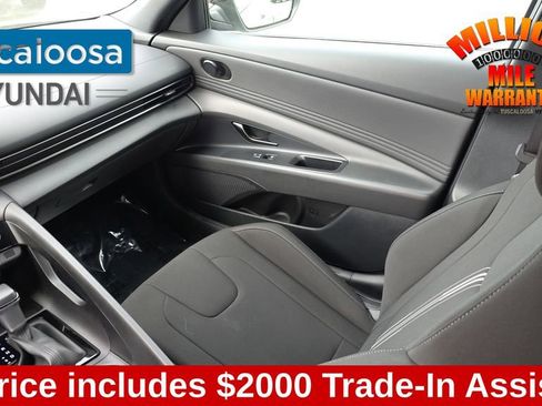 Used 2025 Hyundai Elantra Sport image 28