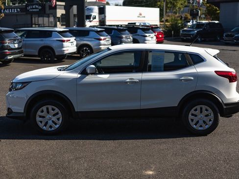 Used 2018 Nissan Rogue Sport S image 11