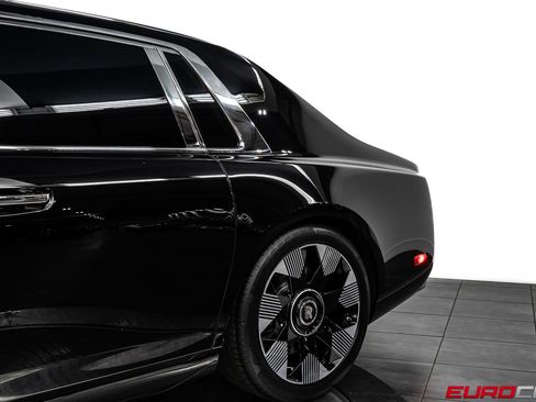 Used 2024 Rolls-Royce Phantom Sedan w/ The Phantom Package RWD image 16