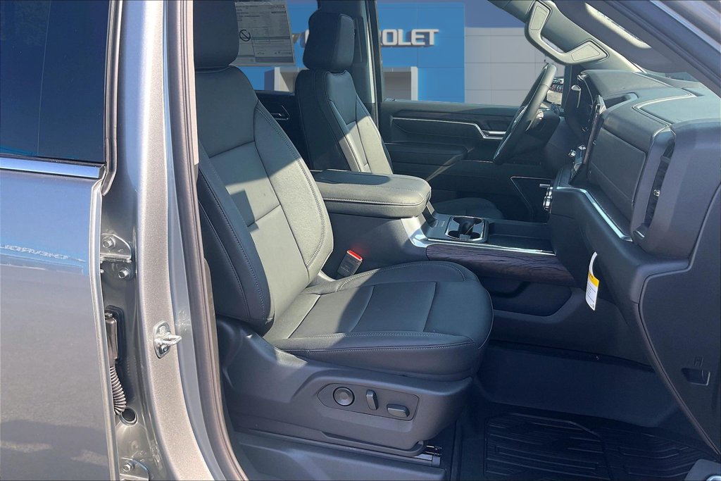 New 2026 GMC Sierra 2500 SLT w/ SLT Premium Package AWD/4WD image 11