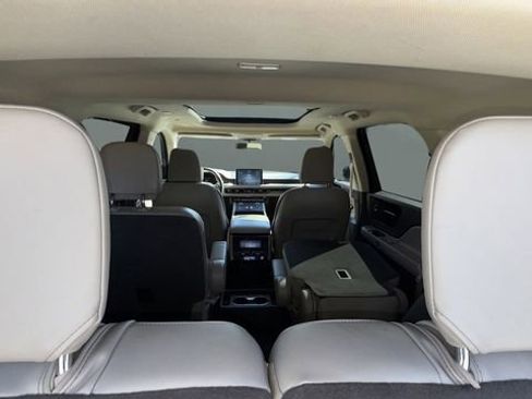 Used 2023 Lincoln Aviator Reserve w/ Equipment Group 201A image 12