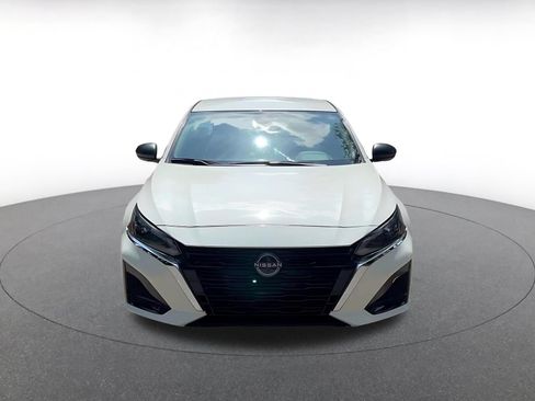 Used 2025 Nissan Altima 2.5 SV FWD image 4