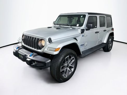 Used 2024 Jeep Wrangler Unlimited w/ Dual Top Group AWD/4WD image 3
