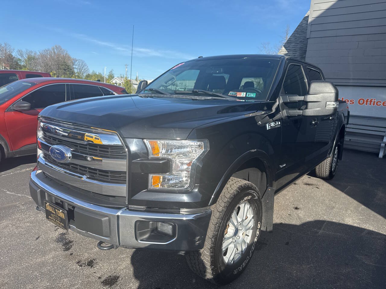 Used 2017 Ford F150 Lariat w/ Equipment Group 501A Mid AWD/4WD image 3
