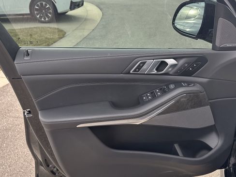 Used 2025 BMW X5 xDrive40i w/ Executive Package image 16