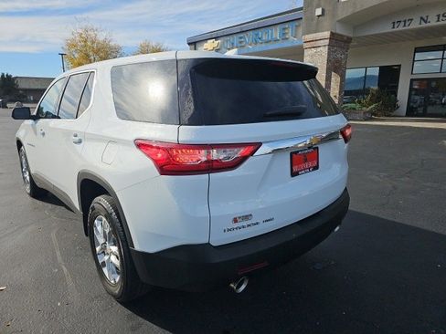 Used 2021 Chevrolet Traverse LS image 3