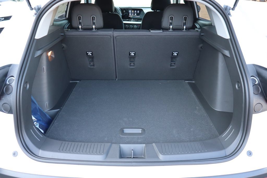 New 2026 Chevrolet Trax LS w/ LS Convenience Package FWD image 19
