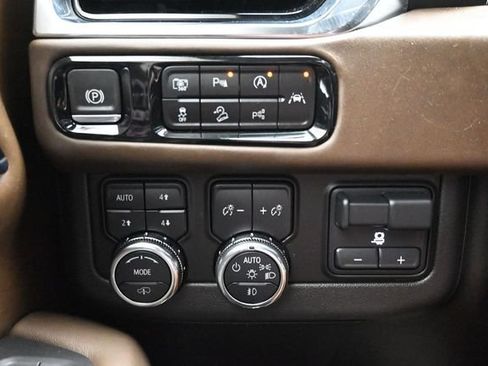 Used 2025 GMC Yukon Denali Ultimate AWD/4WD image 10