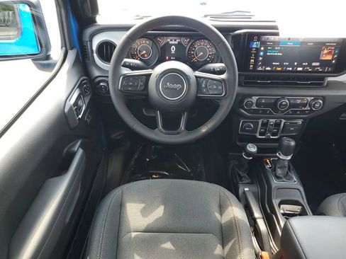 New 2025 Jeep Gladiator Sport image 17