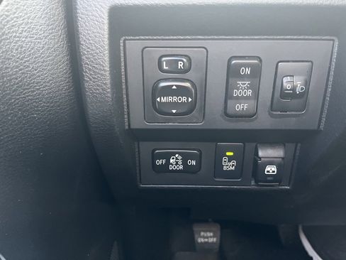 Used 2014 Toyota Tundra Limited image 11