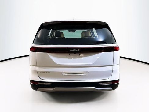 Used 2023 Kia Carnival LX image 9