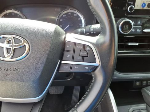 Used 2023 Toyota Highlander LE image 23