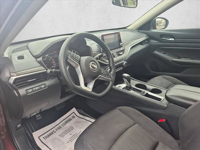 Used 2025 Nissan Altima 2.5 SV FWD image 10