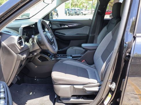 Used 2025 Chevrolet TrailBlazer LT AWD/4WD image 8