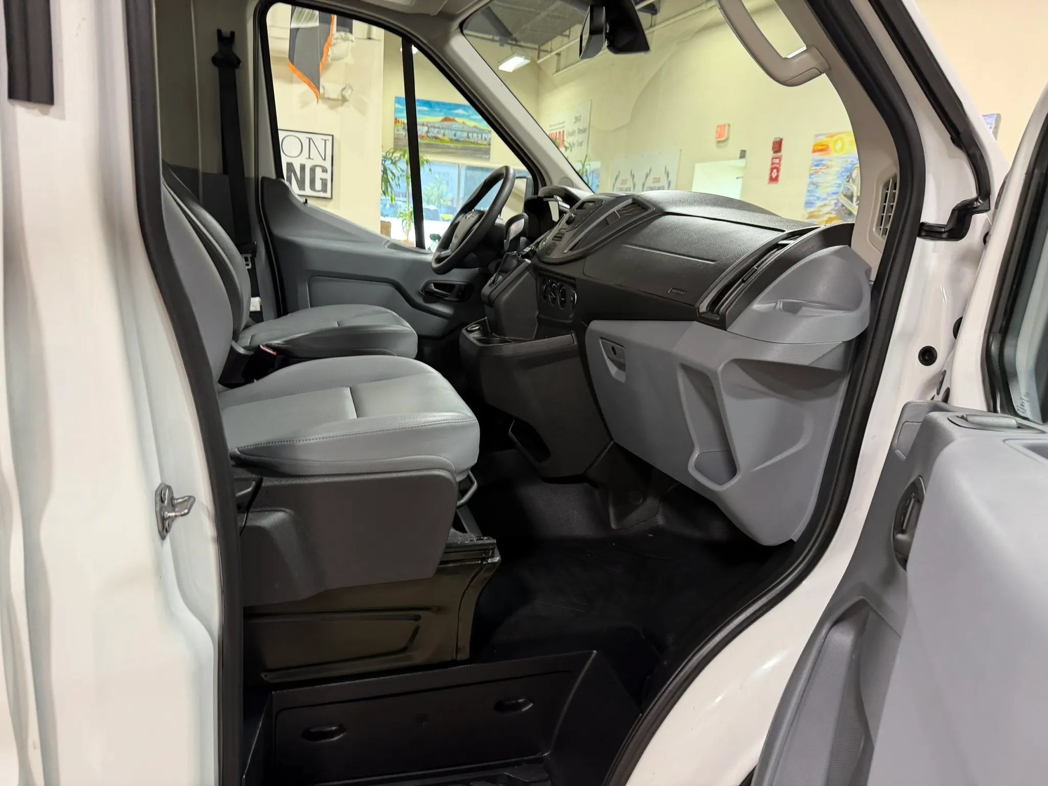 Used 2018 Ford Transit 150 XL RWD image 29