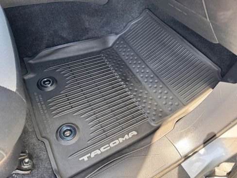 Used 2020 Toyota Tacoma TRD Off-Road AWD/4WD image 18
