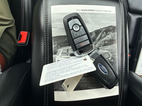 Used 2021 Ford Explorer XLT w/ Equipment Group 202A AWD/4WD image 26