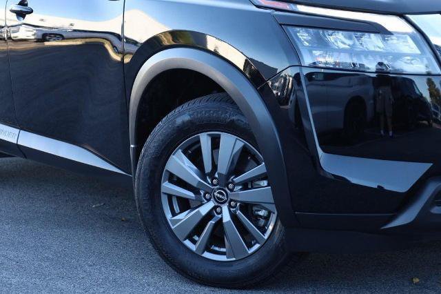 Certified 2025 Nissan Pathfinder SV AWD/4WD image 3