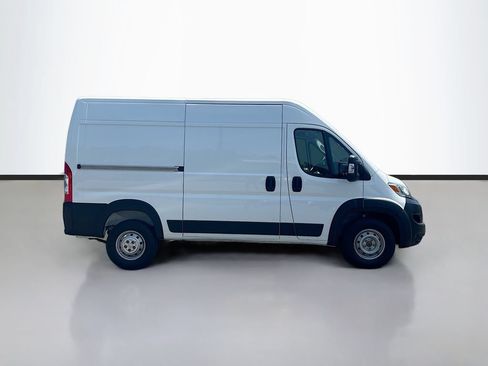 Used 2024 RAM ProMaster 2500 w/ Convenience Group FWD image 2