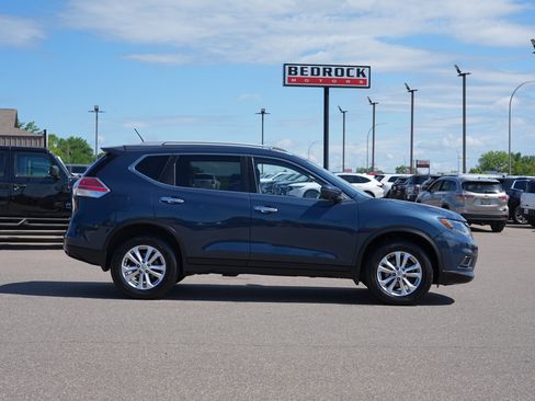 Used 2016 Nissan Rogue SV w/ SV Premium Package AWD/4WD image 2