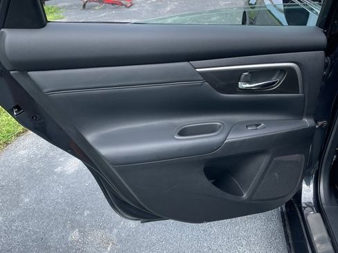 Used 2013 Nissan Altima 3.5 SL w/ Technology Pkg FWD image 19
