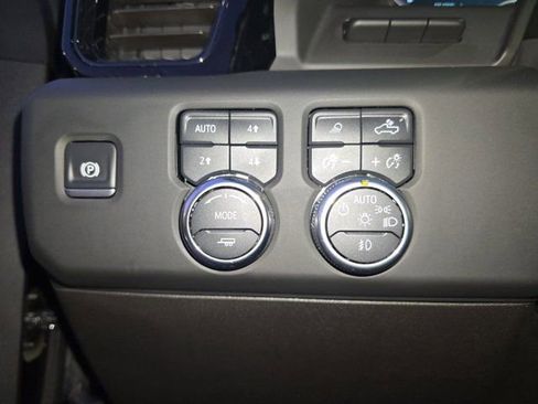 Used 2025 GMC Sierra 2500 AT4 w/ AT4 Premium Plus Package image 25