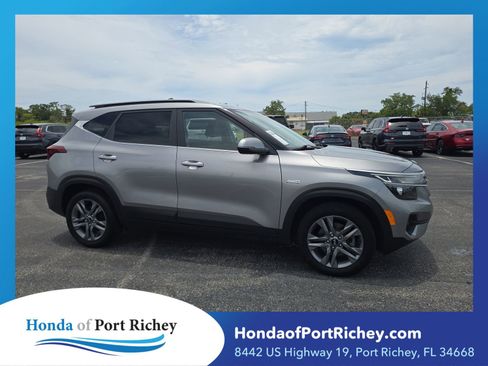 Used 2021 Kia Seltos S AWD/4WD image 1