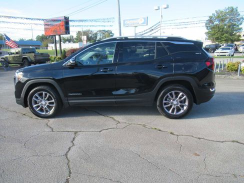 Used 2023 GMC Terrain SLT image 3
