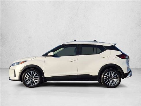Used 2023 Nissan Kicks SV w/ Interior Electronics Package FWD image 9