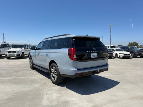 Used 2025 Ford Expedition Max Active RWD image 2