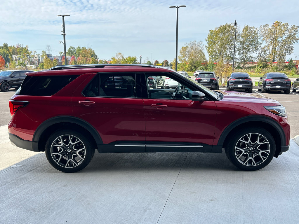 Used 2025 Ford Explorer Platinum w/ Ultimate Package AWD/4WD image 9