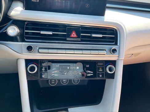 Used 2025 Genesis G70 2.5T RWD image 7