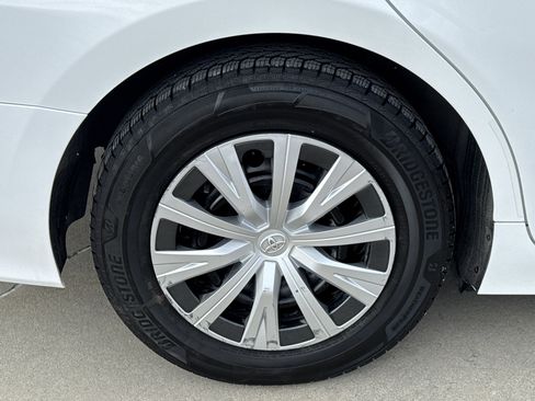 Used 2020 Toyota Camry LE image 12