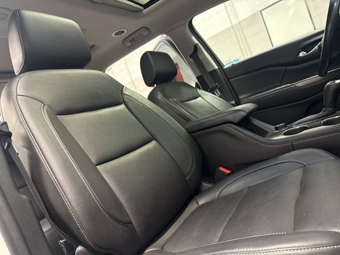 Used 2019 GMC Acadia SLT w/ LPO, Floor Liner Package AWD/4WD image 24