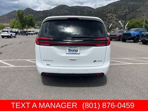 Used 2024 Chrysler Pacifica Limited FWD image 5