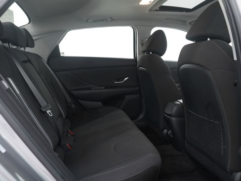 Used 2025 Hyundai Elantra SEL image 12